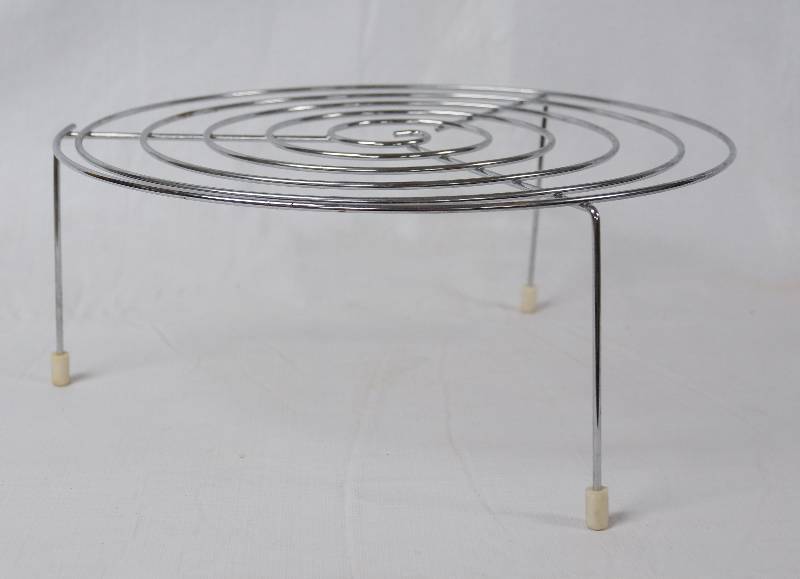 lot 3046 image: Round Wire Stand - See Photos for Details
