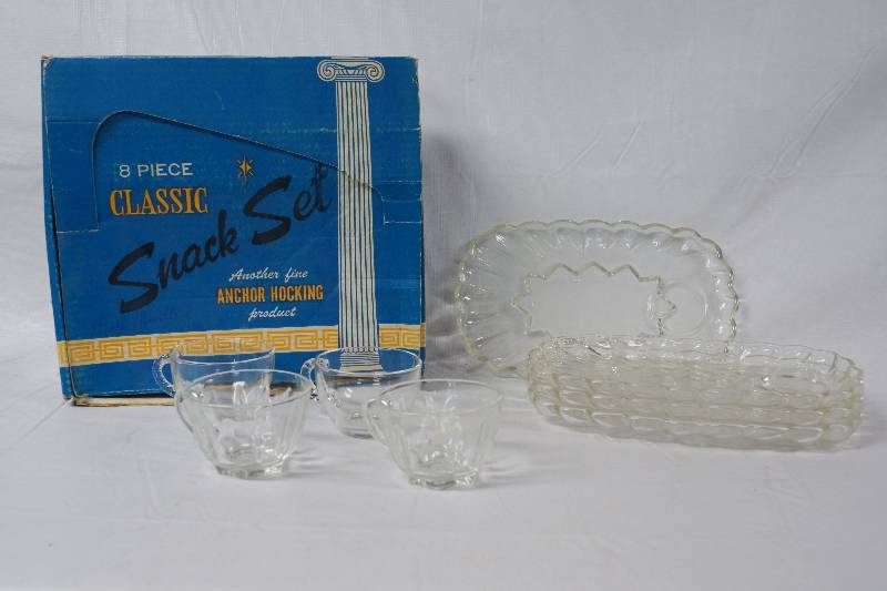lot 3066 image: Vintage 8 Piece ANCHOR HOCKING Glass Snack Set w original box - Check it Out