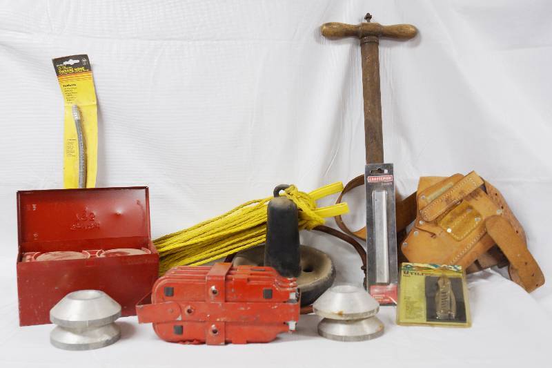 lot 3029 image: Handymans Lot- Toolbox, Tool Belt, and More- See Photos