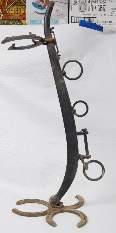lot 3043 image: 26 Metal Horse Collar and Horseshoe Umbrella Stand- Cool