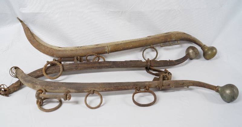 lot 3067 image: Vintage Metal Horse Harness- Cool