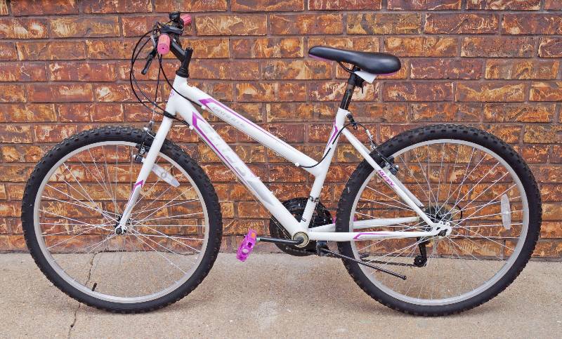 lot 5001 image: HUFFY Granite Mt. Bike - Looks Ready to Ride