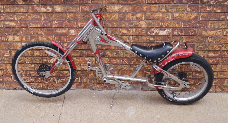lot 5002 image: SCHWINN Stingray Chopper Bike - Be Cool