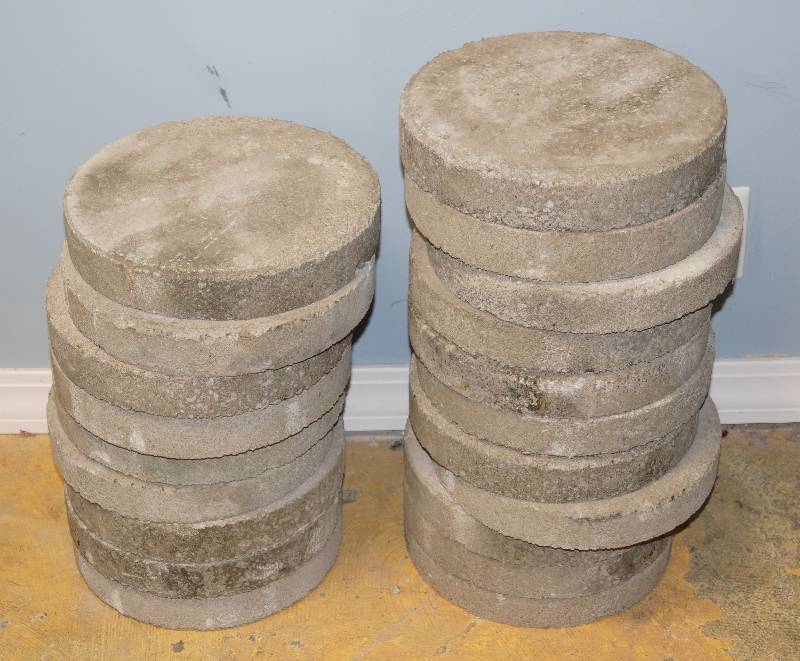 lot 5011 image: 20 Cement Round Paving Stones - 12 - Ready For Your Garden