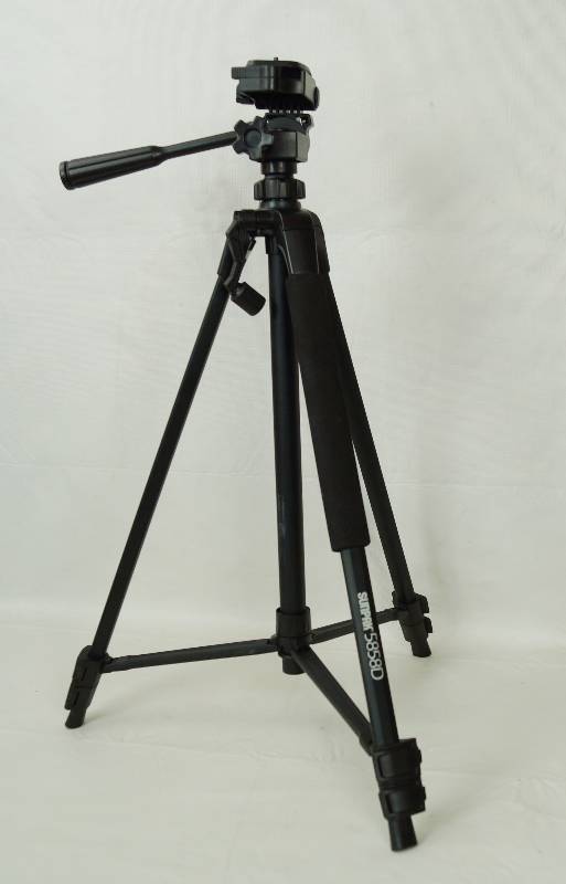 lot 5016 image: Sunpak 5858D 3 Section Aluminum Tripod