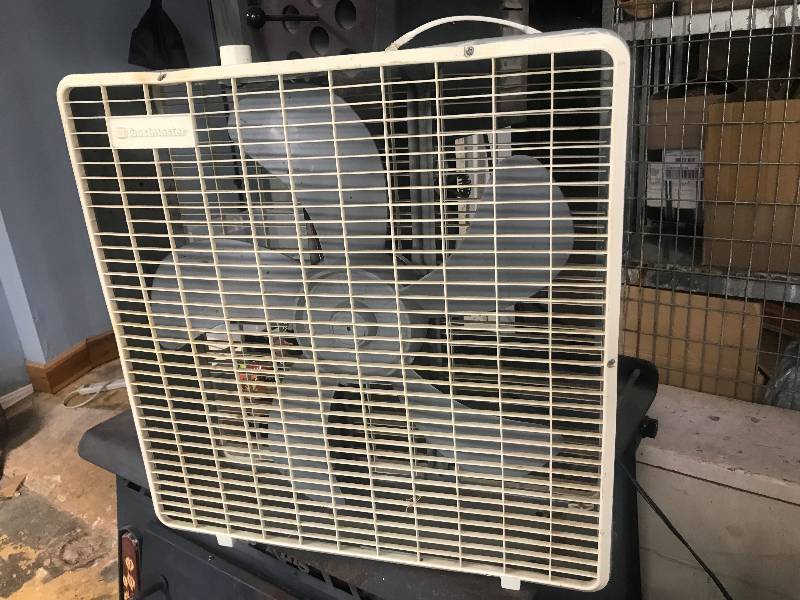 lot 2480 image: Toastmaster Box Fan - see pic - WORKS