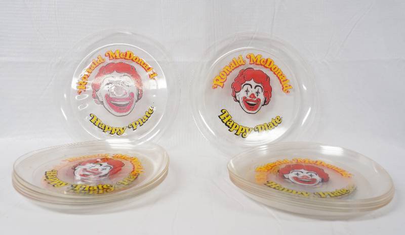 lot 3143 image: Ronald McDonald Happy Plates - Lot of 14 - Neat