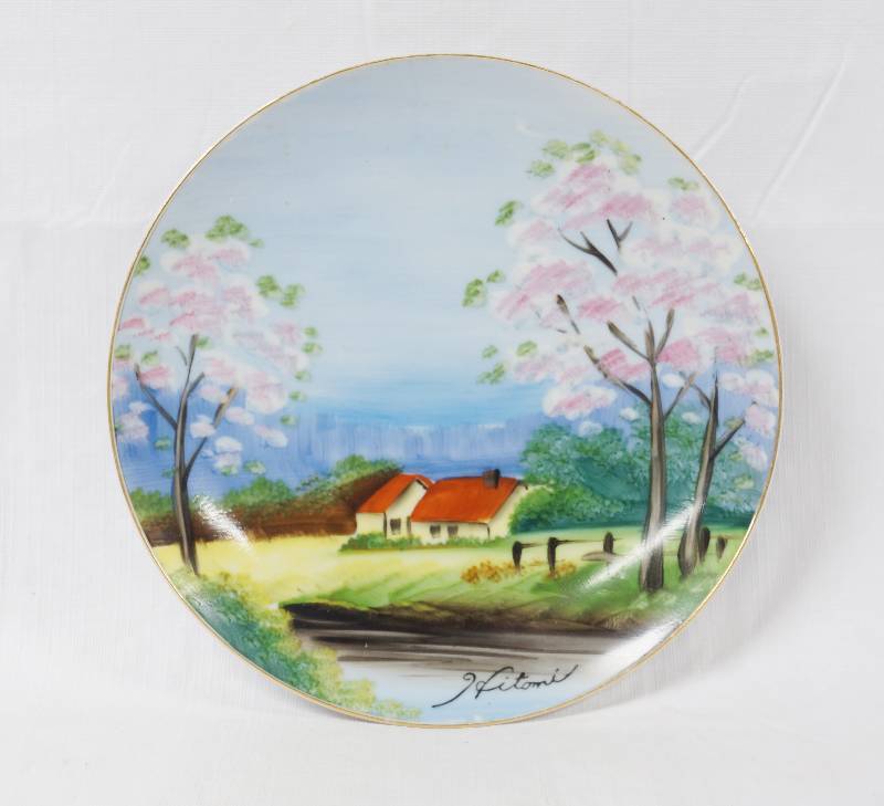 lot 3144 image: Beautiful Hitomi Hand Painted Plate - Made in Japan - Very Cool