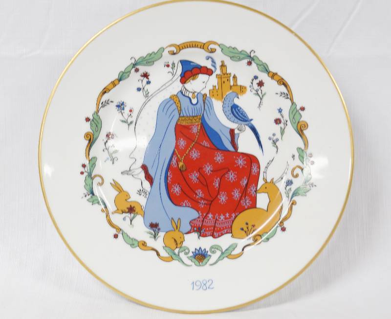 lot 3145 image: Royal Worchester Fine Porcelain Collectors Plate - 1982 - See Photos for Details