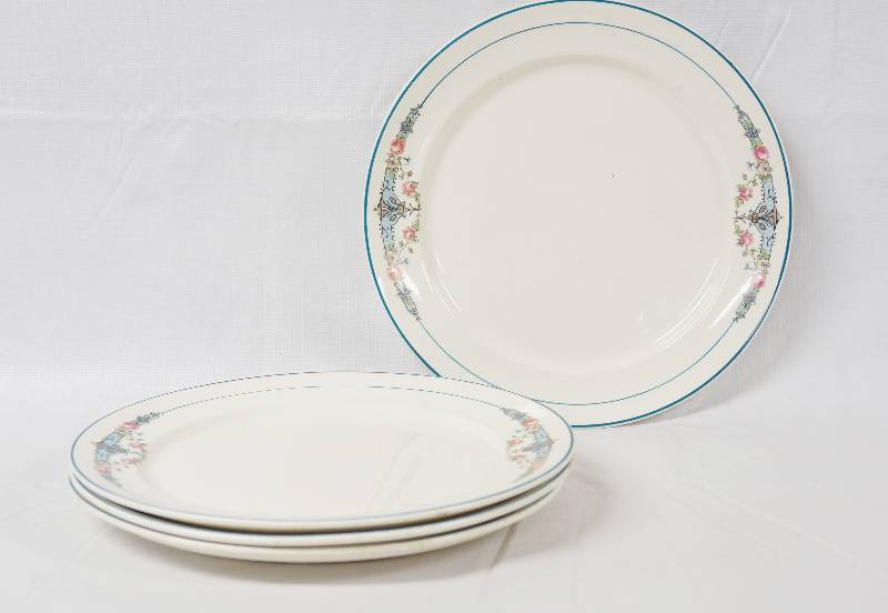 lot 3147 image: White Decorated Plate Set - W. S. George - See Photos