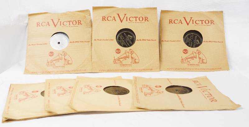 lot 3152 image: Lot of VINTAGE RCA Victor Records - 78 RPM - See Photos for Details - Very Collectible