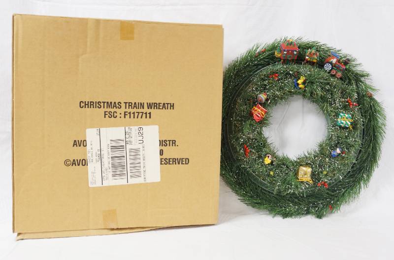 lot 3153 image: Christmas Train Wreath - Great for the Front Door - Neat