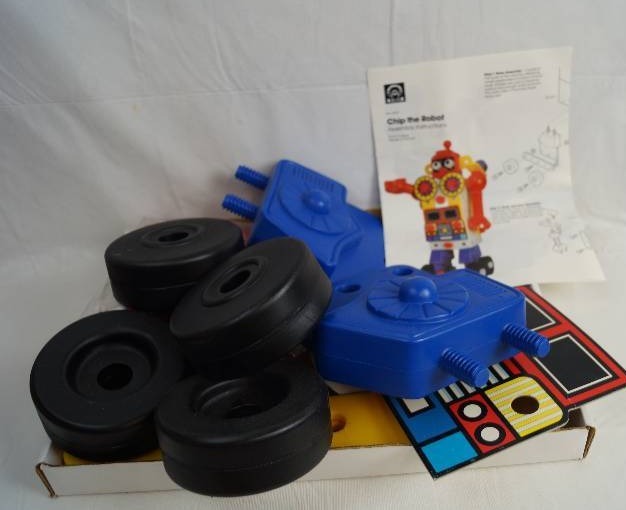 lot 2028 image: Discovery Toys - Chip the Robot - Great for Kids