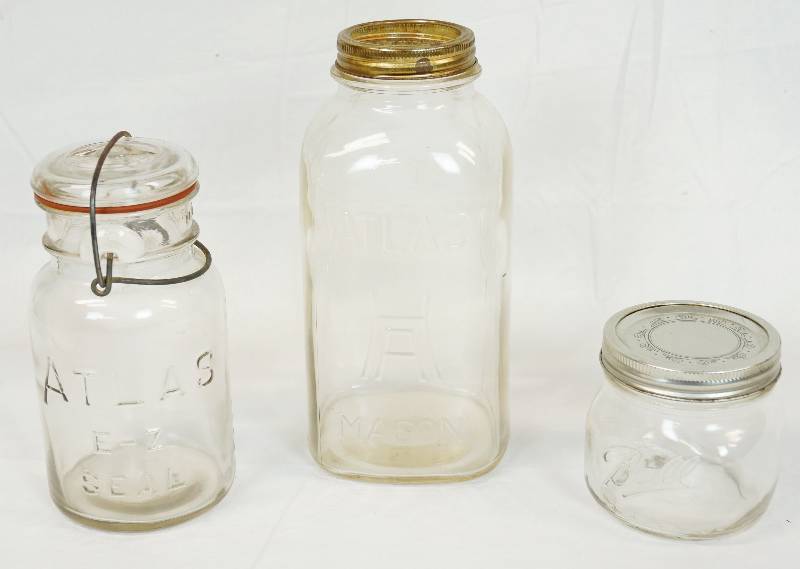 lot 3186 image: lot of 3 Mason Jars - See Photos