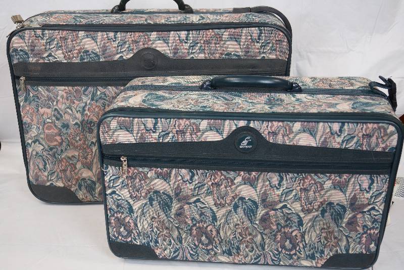 lot 3259 image: Skyway Floral Suitcases - See Photos for Details