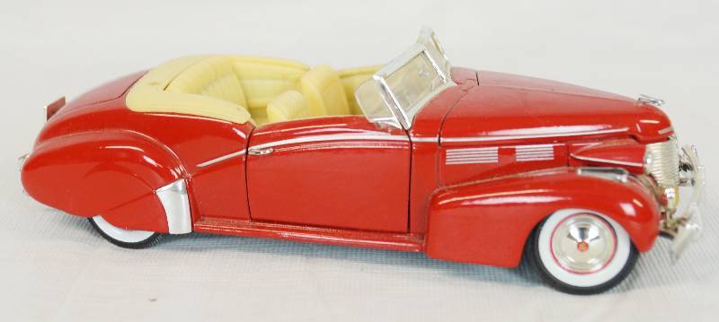 lot 3270 image: 1940 Cadillac Series 62 Convertible Coupe