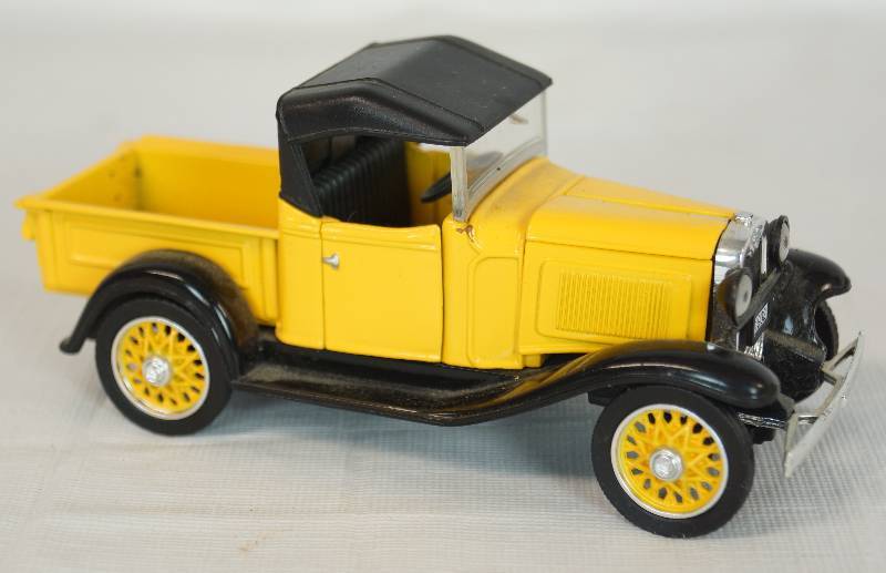 lot 3277 image: 1932 Chevy Open Cab Pick Up