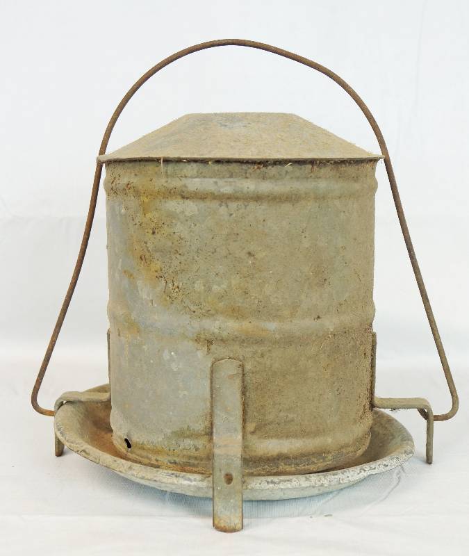 lot 3282 image: Vintage Chicken Feeder - Neat