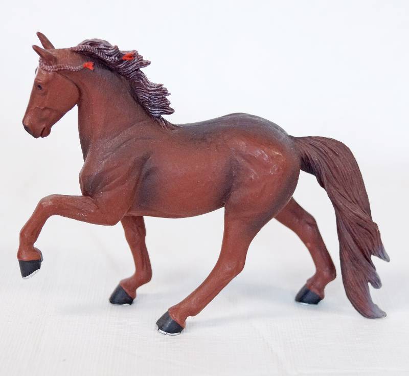lot 3303 image: Tennessee Walking Horse - Figurine
