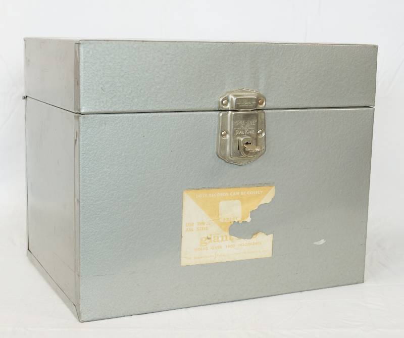 lot 3312 image: Vintage Metal PORTA-FILE by the makers of the Famous SKOTCH KOOLER w original key NEATO