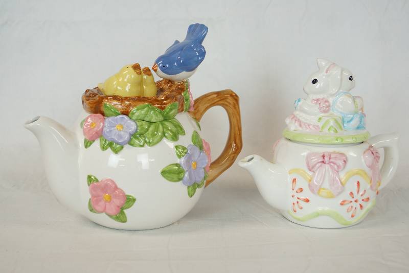 lot 3316 image: Lot of 2 Cute Ceramic Planter  Vase Tea Pots - Birdies and Bunnies CUTE NICE