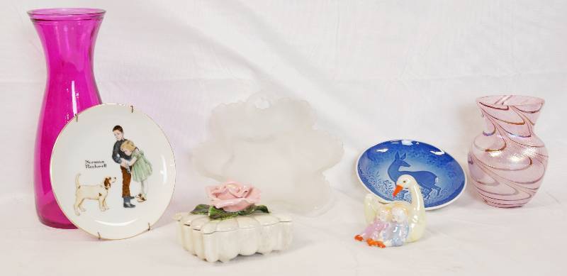 lot 6906 image: Lot of Assorted Glassware - See Photos for Details
