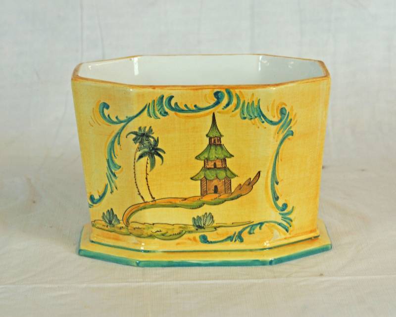 lot 6921 image: Decorative Dish - Made in Italy - Pretty