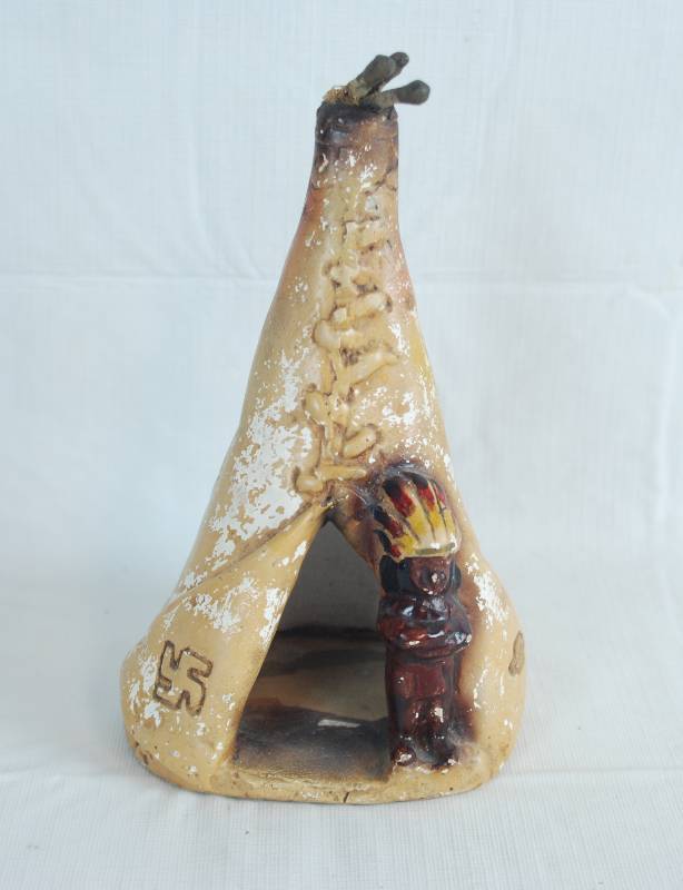 lot 2075 image: Native American Indian and Tipi Figurine - Tee Pee