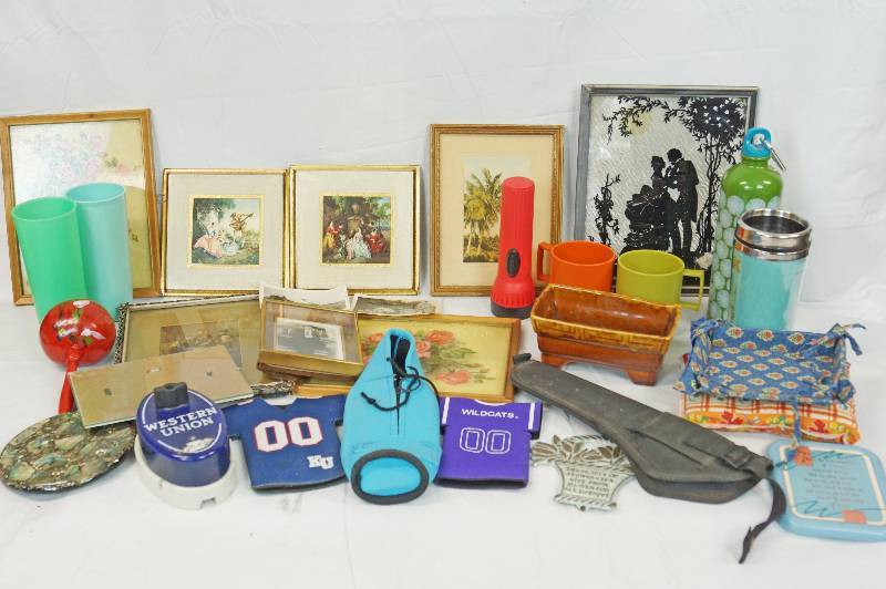 lot 3338 image: Large Lot of House Items - Photo Frames and More