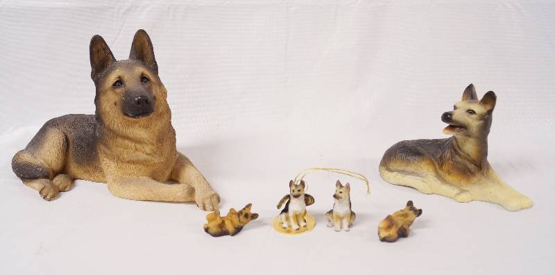 lot 2147 image: Lot of German Shepherd Items - See Photos for Details