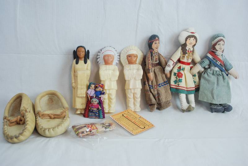 lot 2411 image: Lot of Native American Indian Themed Items - Colonial Women, Moccasins and Vintage Figurines - See pics