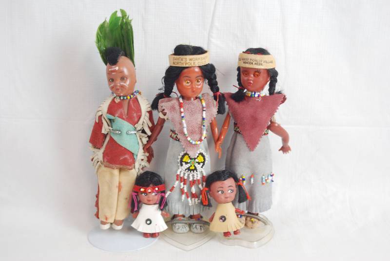 lot 2412 image: Lot of Native American Indian Dolls - See pics