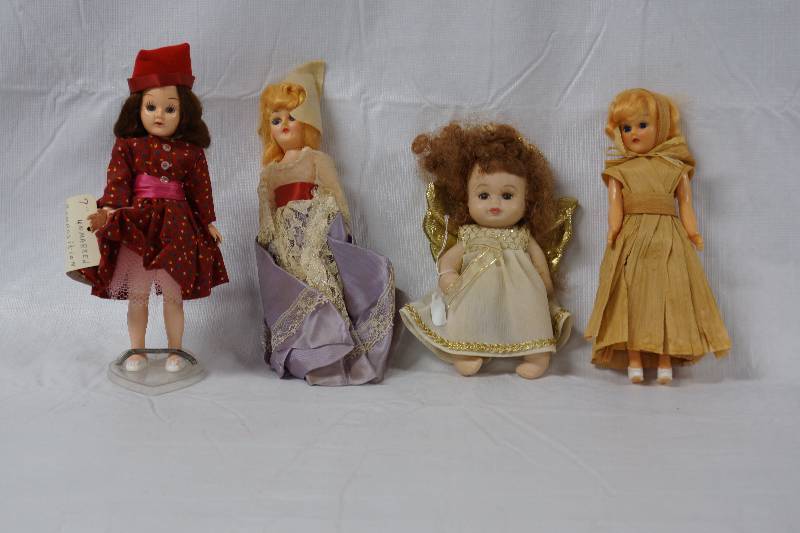 lot 2093 image: Lot of 4 Very Collectible  Dolls - Various Brands, Ages and Styles - see pics