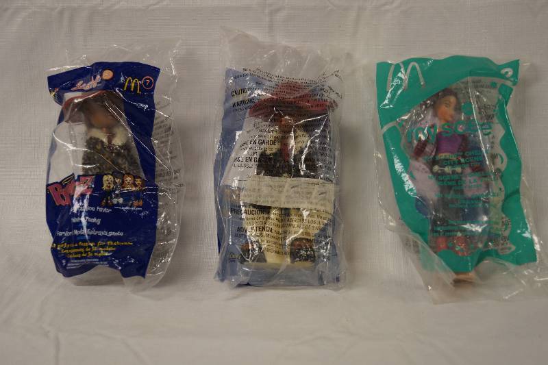 lot 2118 image: My Scene and Bratz McDonalds Toys - Very Cool