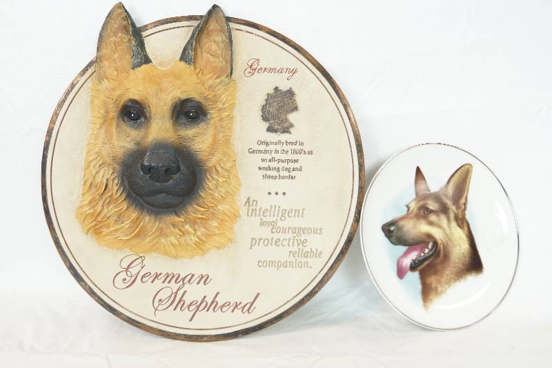 lot 3356 image: Vintage Harmony House Plate - JAPAN - and a 3-D wall hanging of a German Shepherd