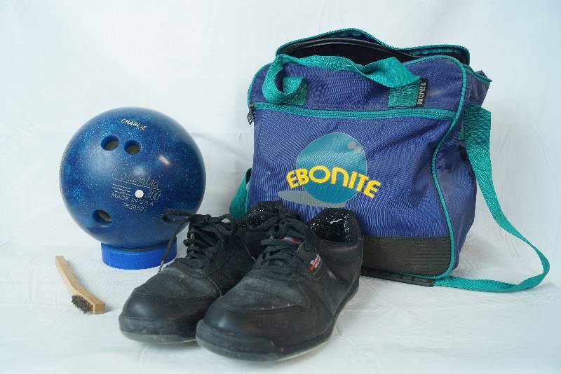 lot 3443 image: Bowling Set - Bowling Ball, Columbia 300 7R38507, Dexter Shoes, Mens Size 9.5 - Brush and Ebonite Carry Bag - STRIKE