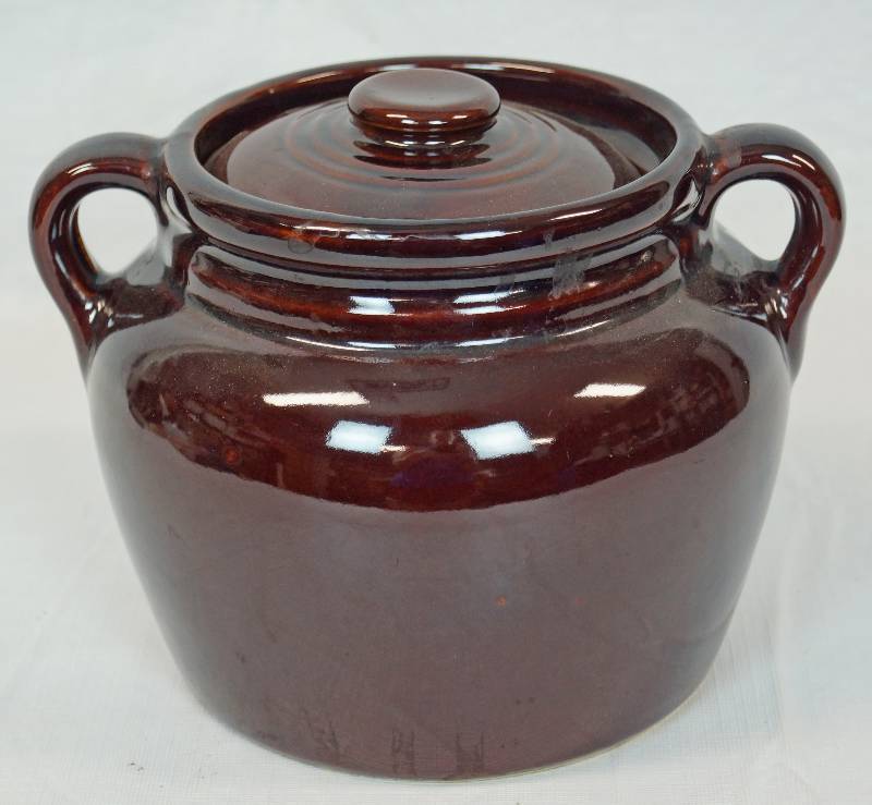 lot 3365 image: Vintage Brown Stoneware Crock with Lid - Marked USA on bottom - Approx. 6 Tall