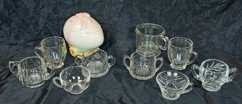 lot 3366 image: Lot of Assorted Glassware and Ceramic Egg - See Photos