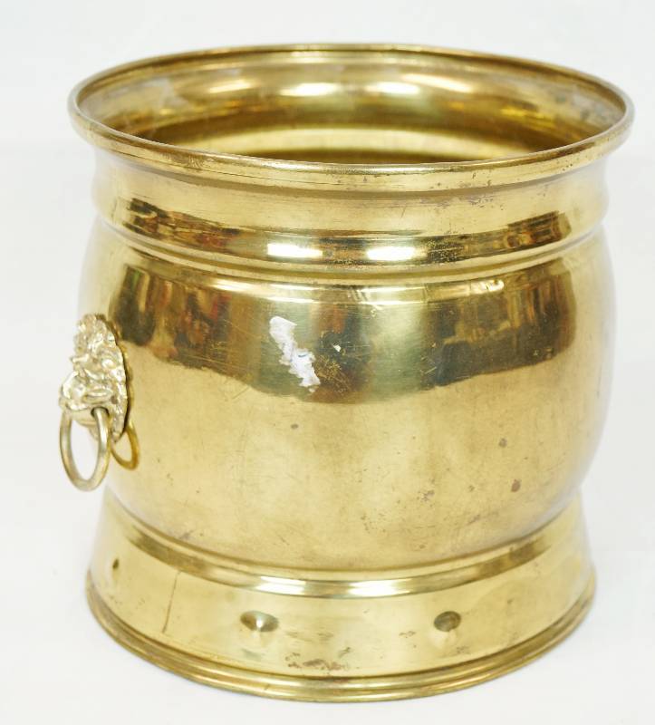 lot 3368 image: Brass Container - Lion with Handle on in Mouth - Neat
