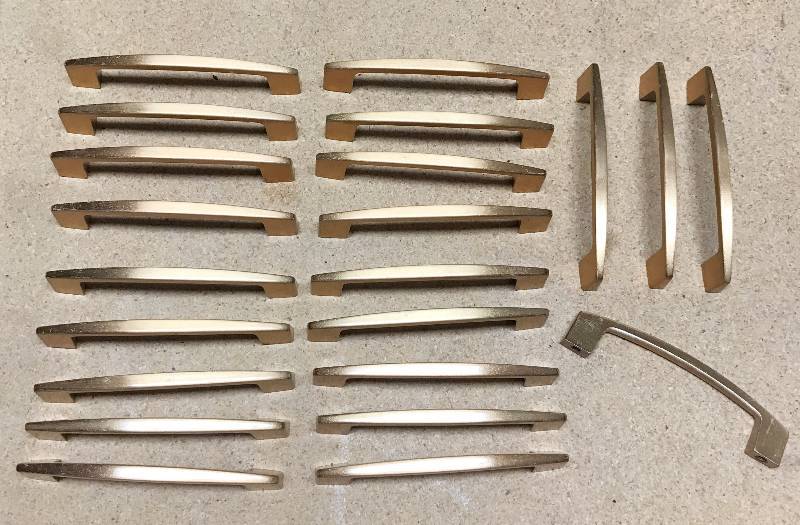 lot 3189 image: Lot of 21 Matching Cupboard Drawer  Door Handles - Neat - 3.5 Mount Space - See Photos for Details