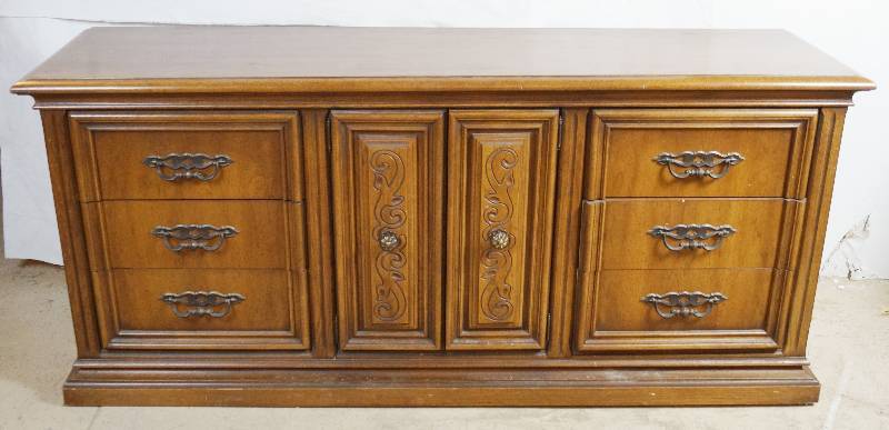 lot 2047 image: Broyhill Premier - Buffet Cabinet - Solid, Heavy Furniture Piece - Drawers and Doors Galore See Photos