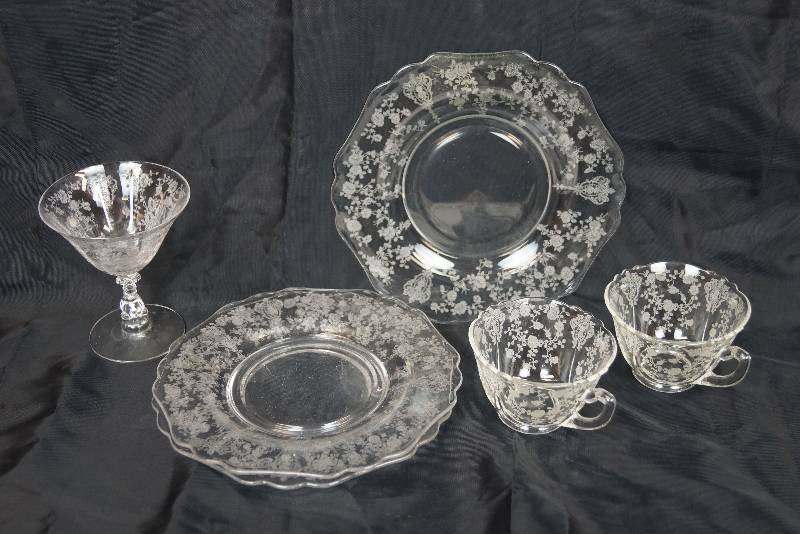 lot 3406 image: Lot of Pretty Floral Etched Glassware - Great for filling in your tableware
