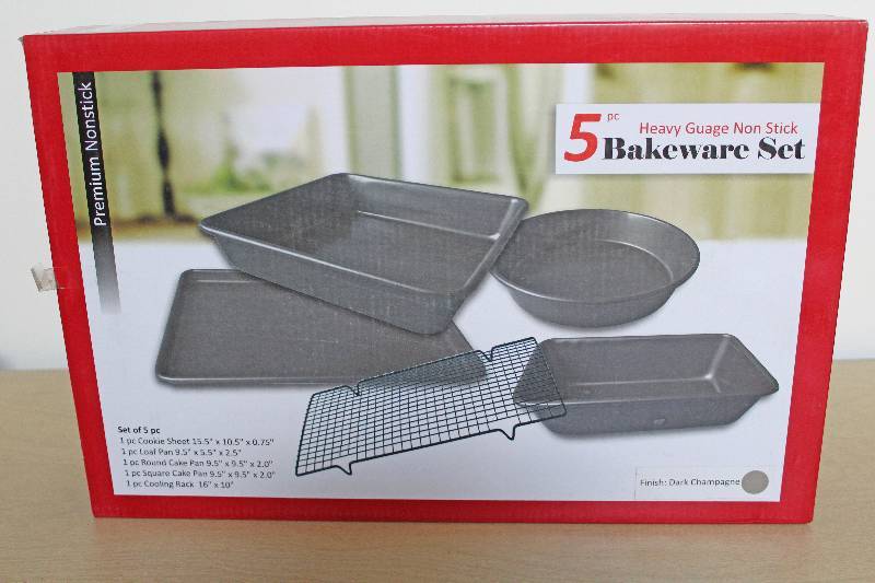 lot 9112 image: Set of 5 Heavy Guage Non-Stick Bake-ware Set - New in Box