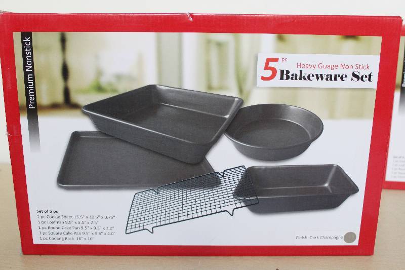 lot 9113 image: Set of 5 Piece Heavy Guage Non-Stick Bake-ware Set - New in Box