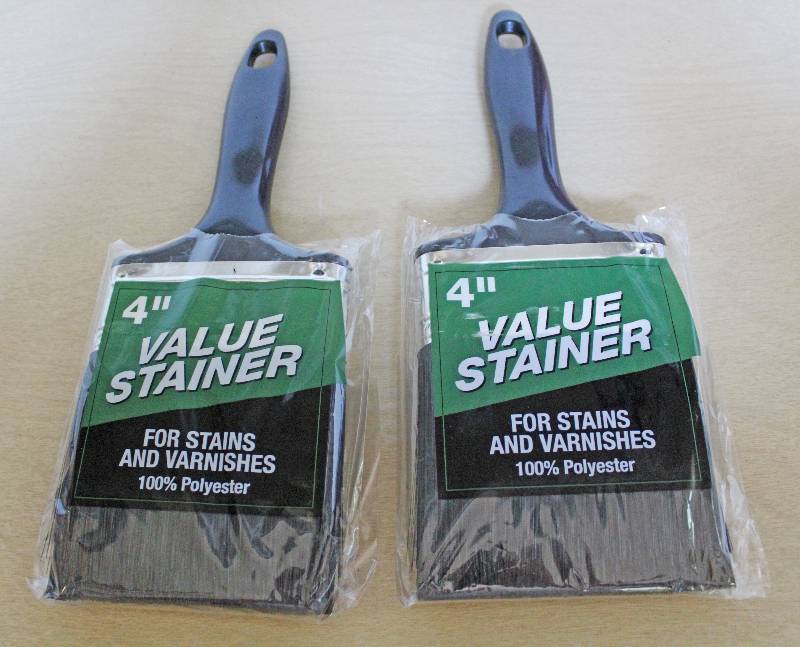 lot 9117 image: Lot of 2 Polyester Brushes - For Stains and Varnishes - NEW