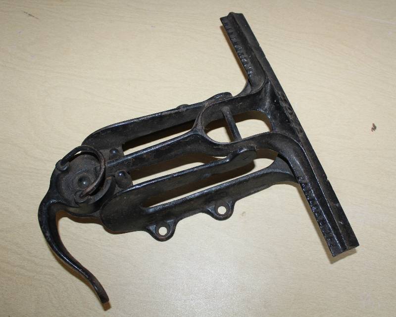 lot 9127 image: Wentworth #1 Saw Clamp - One of Four Screw Tabs is Broken