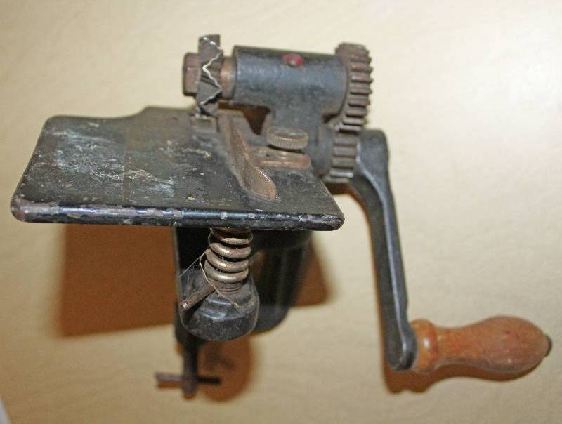 lot 9177 image: Crimper - For Sheet Metal - Very Handy