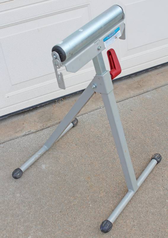 lot 9213 image: Adjustable Height Roller Stand