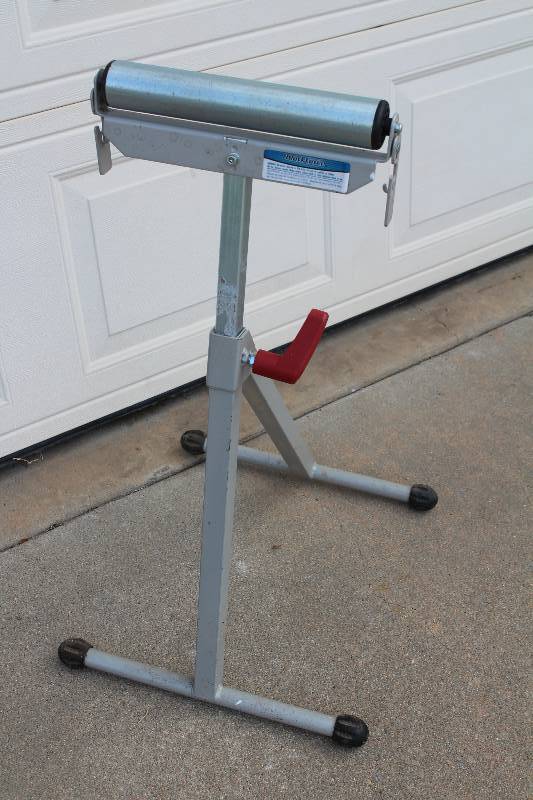 lot 9218 image: Adjustable Roller Stand