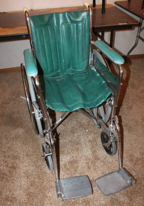 lot 9237 image: Wheel Chair - Missing a Screw that Holds the Fabric to the Frame